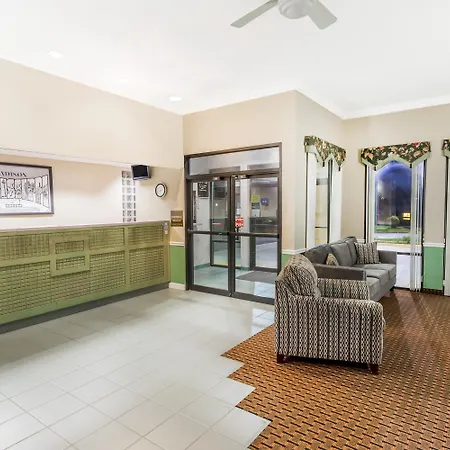 Super 8 By Wyndham Madison/Ridgeland Area-2