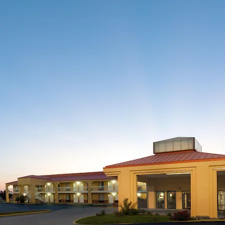Super 8 By Wyndham Madison/Ridgeland Area-3