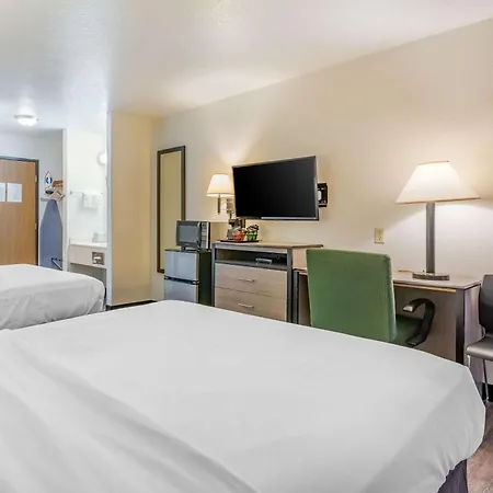 Econo Lodge Pueblo North-2