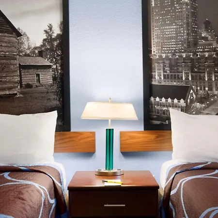 Super 8 By Wyndham Charlotte University-3