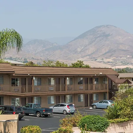 Days Inn By Wyndham In San Bernardino-2
