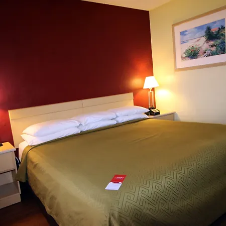 Econo Lodge Inn & Suites Maingate Central-3