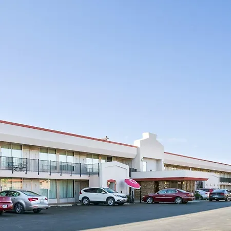 Econo Lodge-3