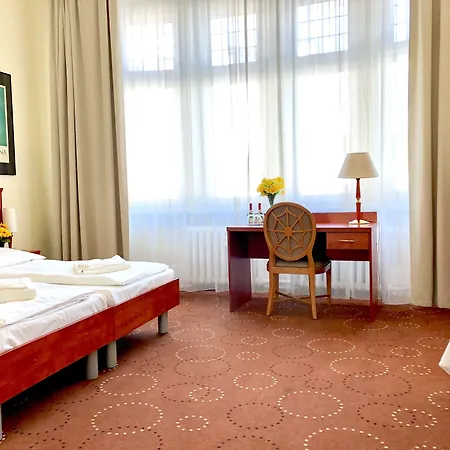 Selina Berlin West-2