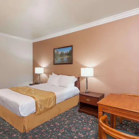 Days Inn & Suites By Wyndham South Gate-2
