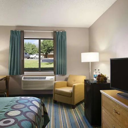 Super 8 By Wyndham Batesville-3