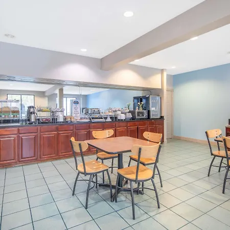 Baymont By Wyndham Laurel-3