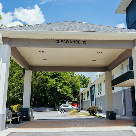 Clarion Pointe-Dillard Near Blue Ridge Mountains-2