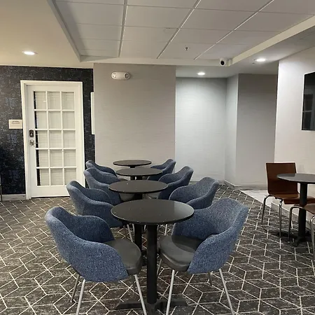 Clarion Pointe Charlottesville-2