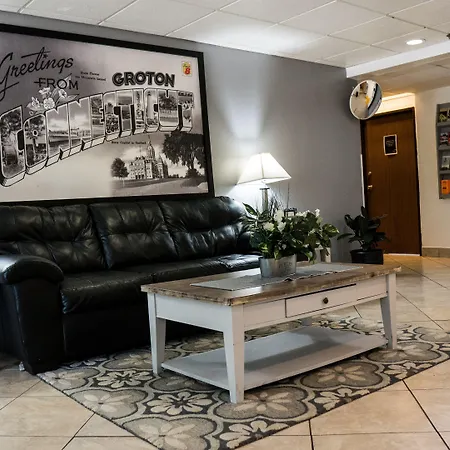 Super 8 By Wyndham Groton-3
