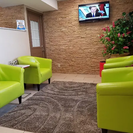 Super 8 By Wyndham Plattsburgh-2