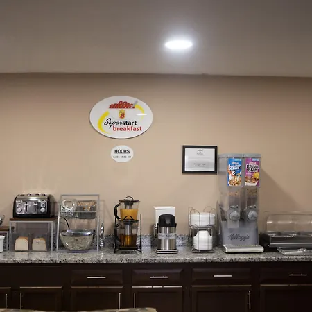 Super 8 By Wyndham Fairmont-2