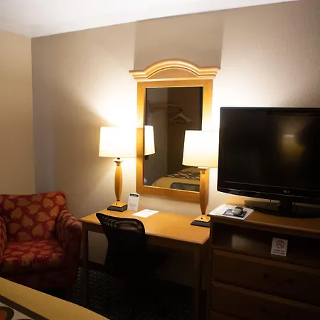 Super 8 By Wyndham Fairmont-3