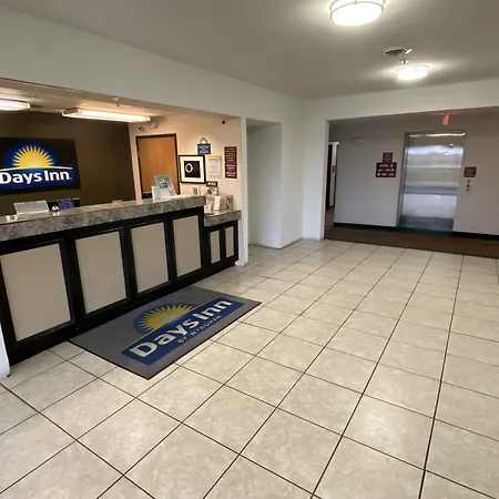 Days Inn By Wyndham Jefferson City-3
