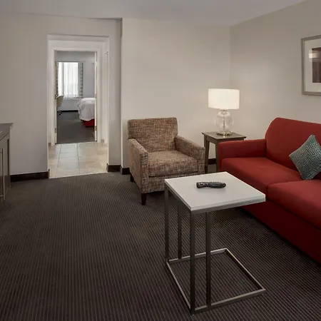 Hampton Inn & Suites Milwaukee Downtown-2