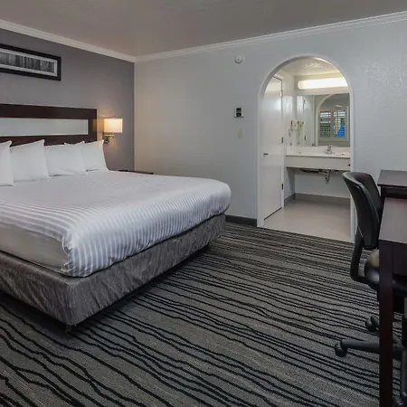 Redwood Creek Inn-3