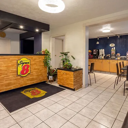 Super 8 By Wyndham Wooster-2