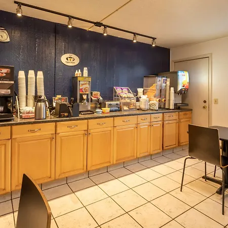 Super 8 By Wyndham Wooster-3