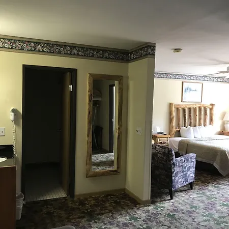 Super 8 By Wyndham Bridgeview Of Mackinaw City-3