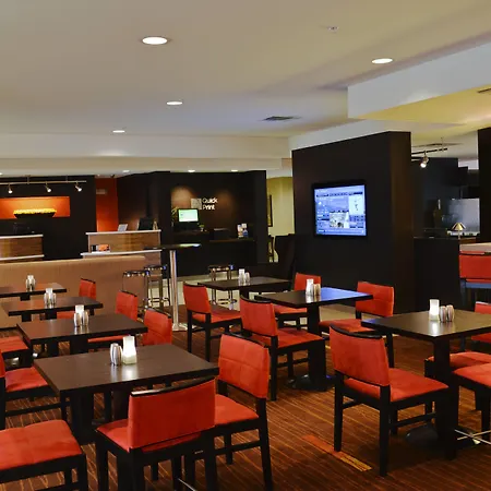 Courtyard By Marriott Concord-3