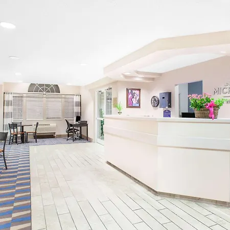 Microtel Inn And Suites Clear Lake-2