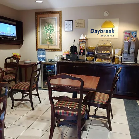 Days Inn & Suites By Wyndham Peachtree City-3