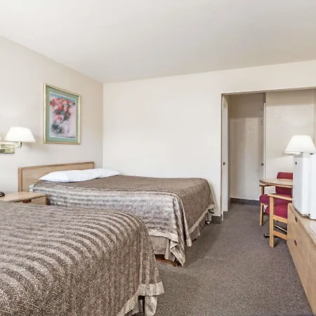 Travelodge By Wyndham La Grande-2