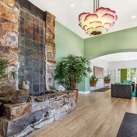 Best Western Plus Capitola By-The-Sea Inn & Suites-2