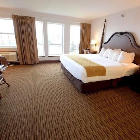 Crown Choice Inn & Suites Lakeview And Waterpark-2