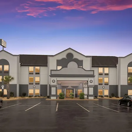 Best Western Bradbury Inn & Suites-2