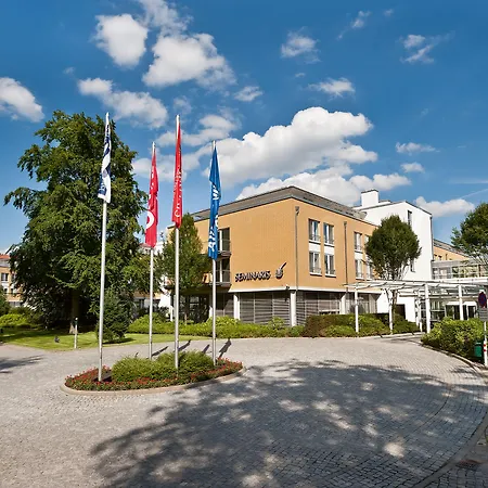 Seminaris Seehotel Potsdam-3