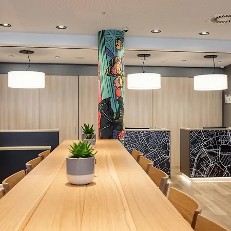 Intercityhotel Wien-3
