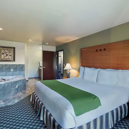 Oxford Suites Yakima-2