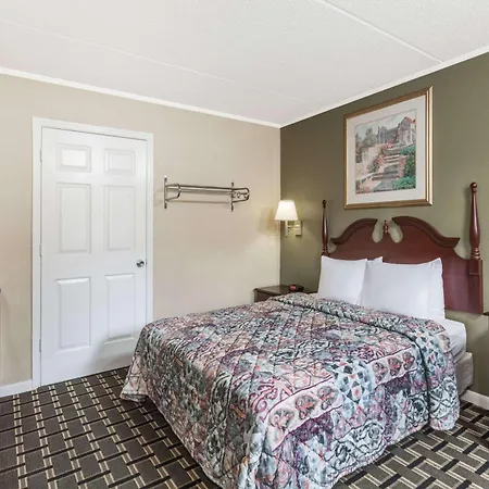 Days Inn By Wyndham Lenoir City-2