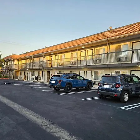Travelodge Inn & Suites By Wyndham Fullerton-3