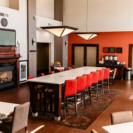 Hampton Inn & Suites Scottsbluff-2