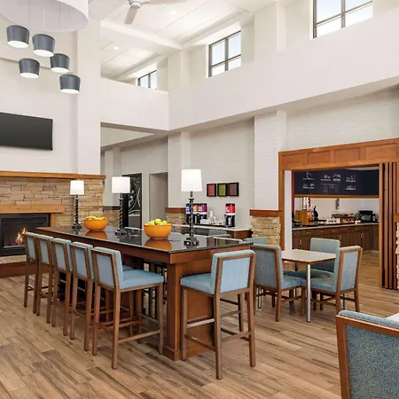 Hampton Inn & Suites Springfield-3
