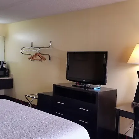 Travelodge By Wyndham Richmond In-2