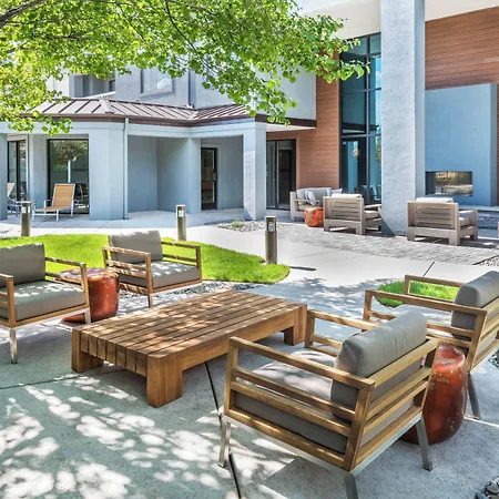 Courtyard By Marriott Reno-3
