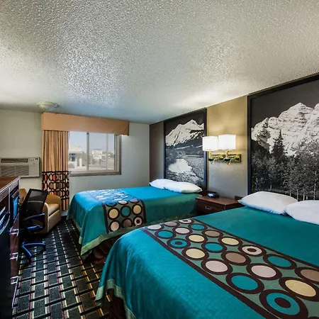 Super 8 By Wyndham Pueblo-3