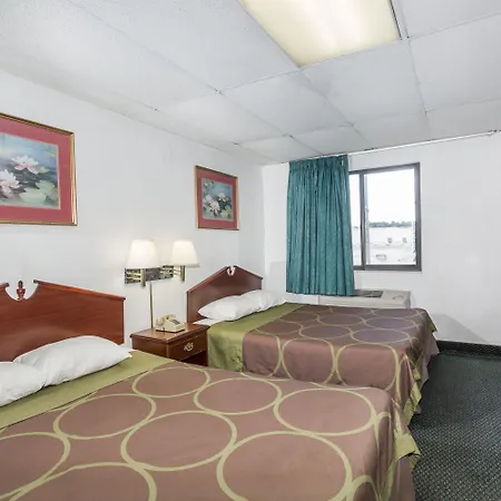 Super 8 By Wyndham Pompano Beach-2