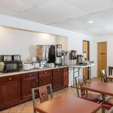 Super 8 By Wyndham Pompano Beach-3