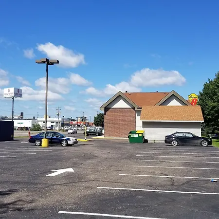 Super 8 By Wyndham St. Cloud-2