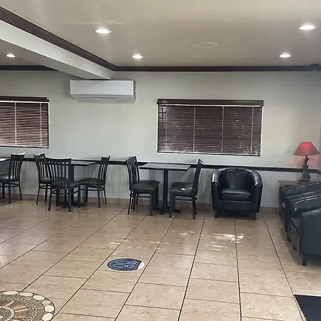 Super 8 By Wyndham Amarillo Central Tx-3