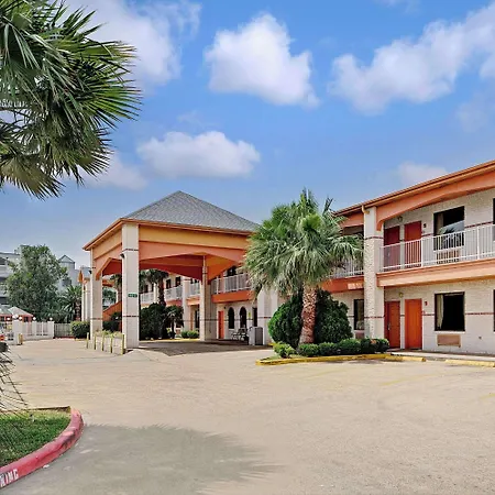 Super 8 By Wyndham Galveston-3