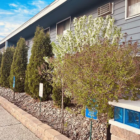 Travelodge By Wyndham Valleyfair Shakopee-2