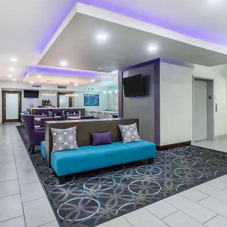 La Quinta Inn & Suites By Wyndham Fairborn Wright-Patterson-2