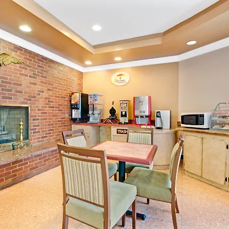 Super 8 By Wyndham Milford/New Haven-3