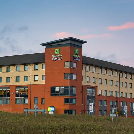 Holiday Inn Express London Luton Airport By Ihg-2