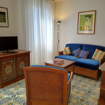 Residence L'Ulivo - Apartments In The City Center, With Fitness, Squash & Private Parking-3